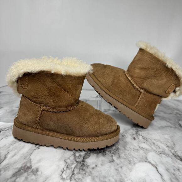 UGG Brown Suede Boots Sheepskin Lining Little Kids Size 8 Chestnut Girls - Picture 1 of 6